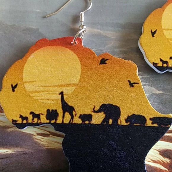 Africa Serengeti Wooden Earrings NEW - Picture 2 of 4